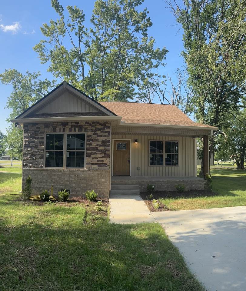 207 Strawberry St - Photo 1