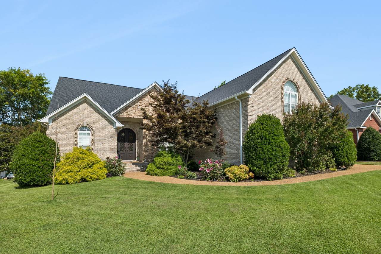 402 Five Oaks Blvd - Photo 1
