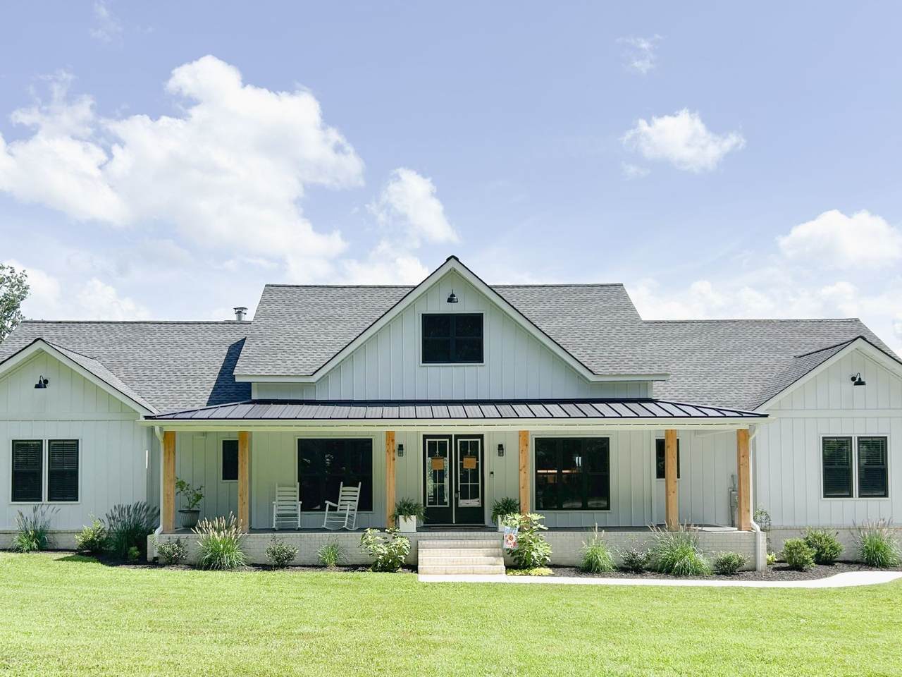 320 Ridge Ln - Photo 1