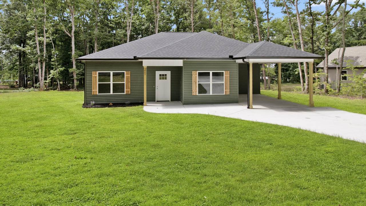 1407 Mountain View Road - Photo 1