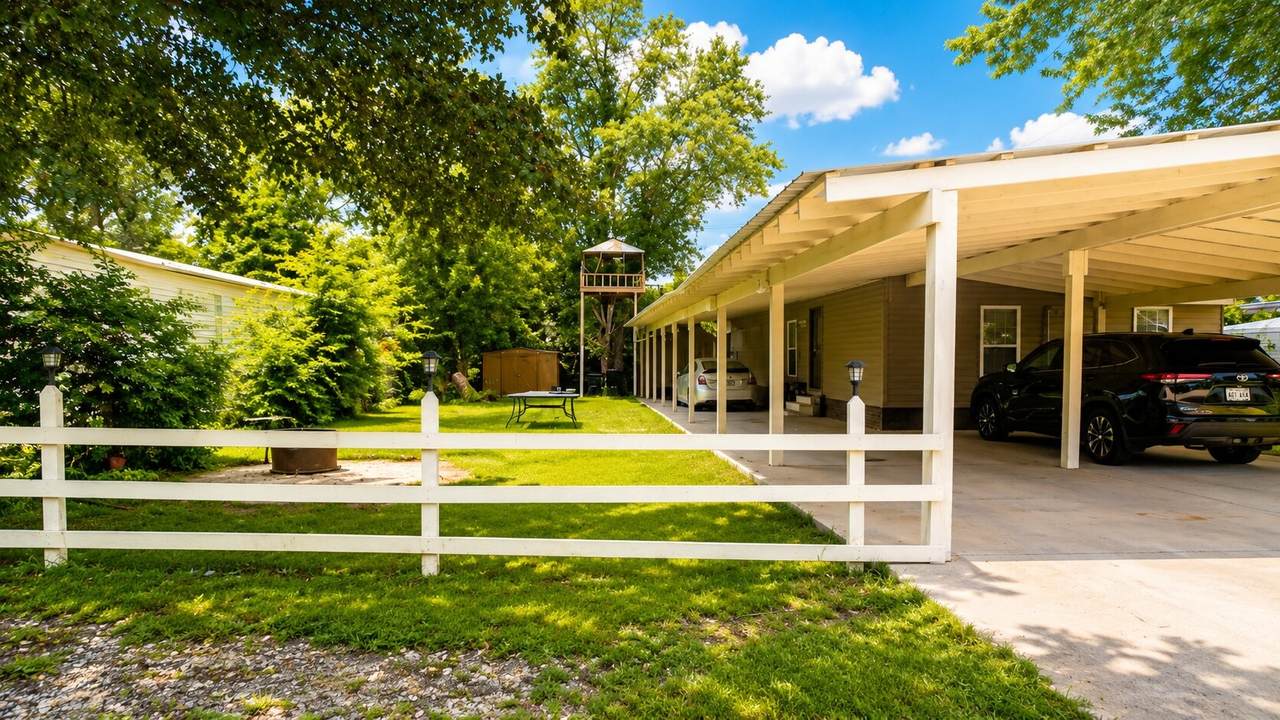 613 Sycamore Ln - Photo 1