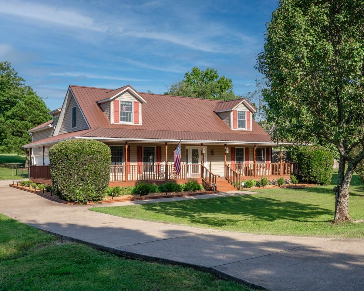 1005 Sassafras Ln - Photo 1