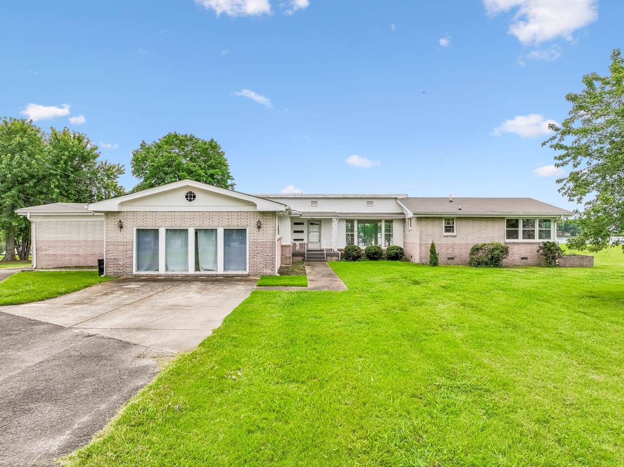 413 Private Dr - Photo 1