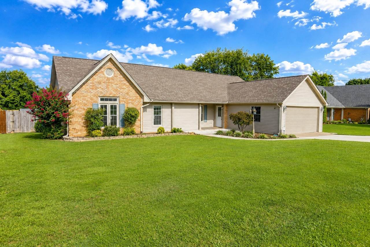 215 Oakview Cir - Photo 1