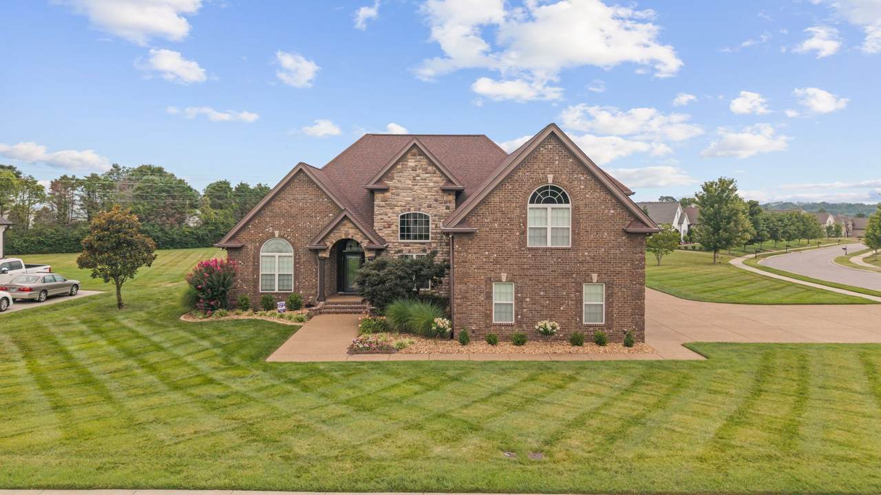 703 Farmington Dr - Photo 1