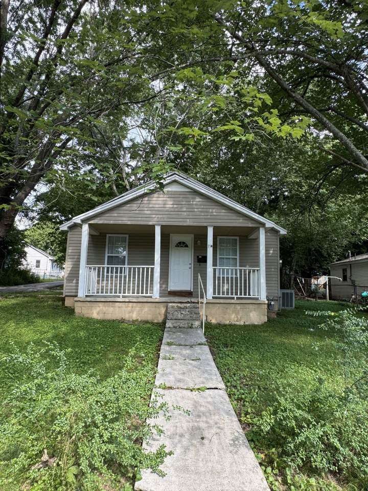 118 N Fowler Ave - Photo 1