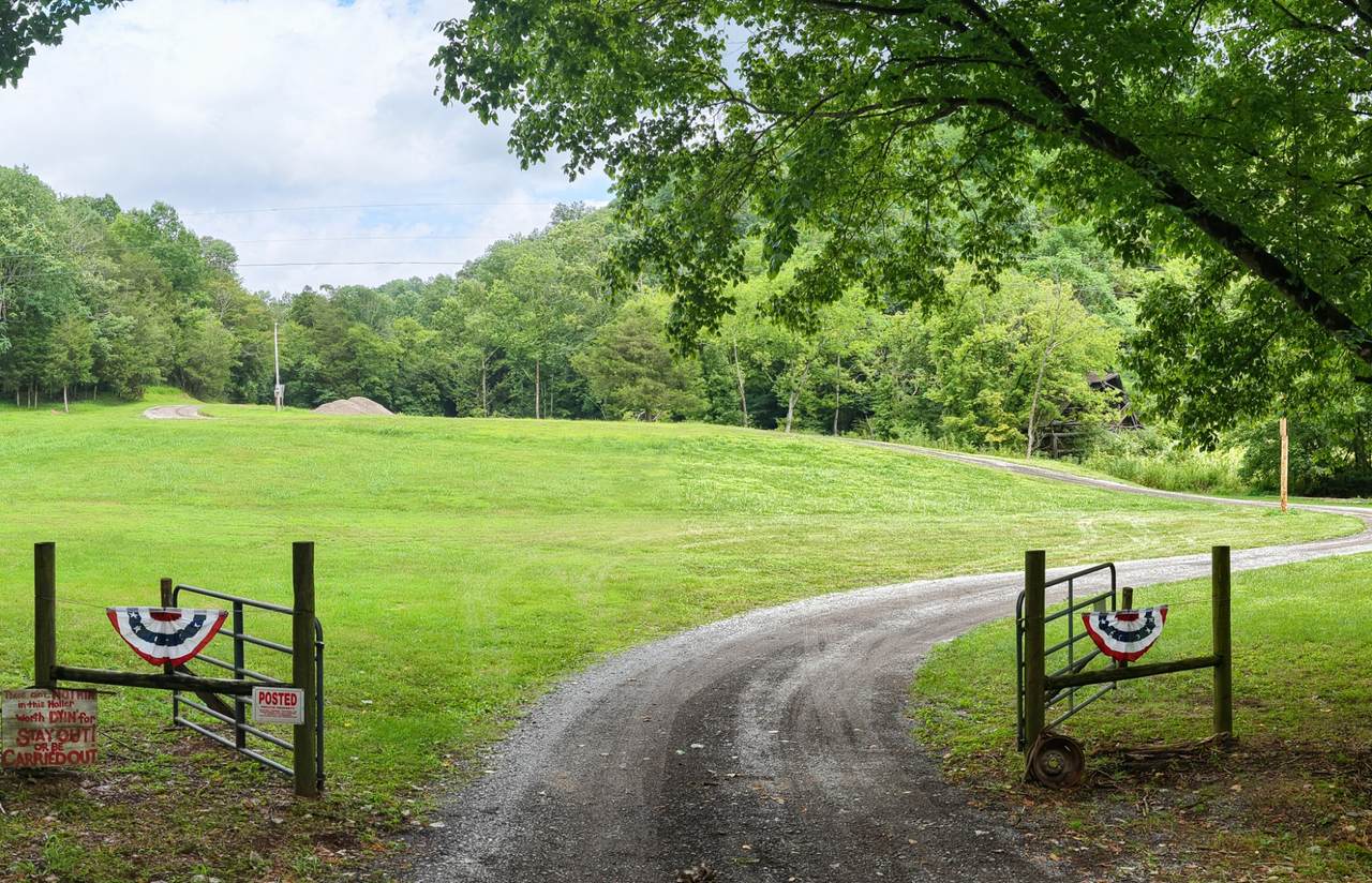 1505 Dark Hollow Rd - Photo 1