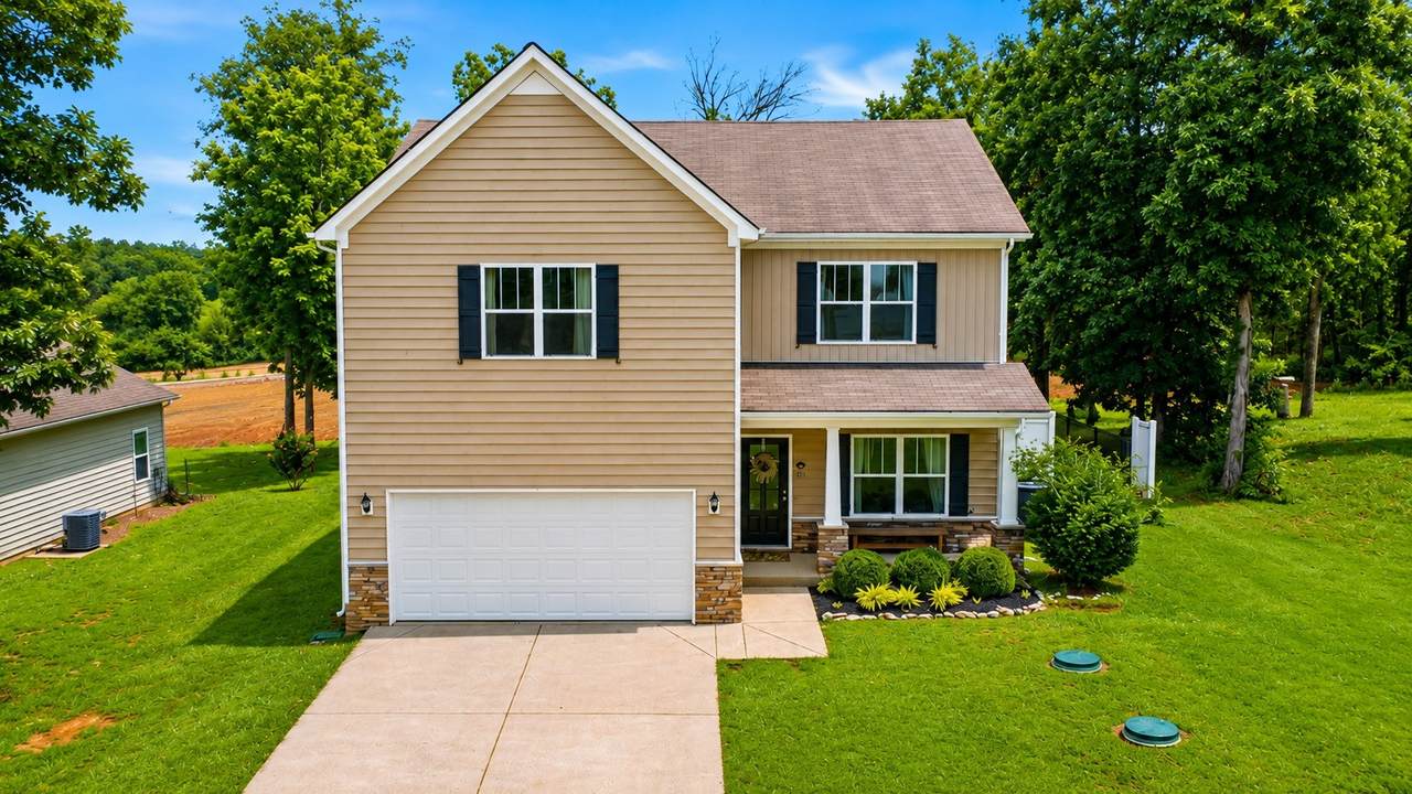 806 Silverhill Dr - Photo 1
