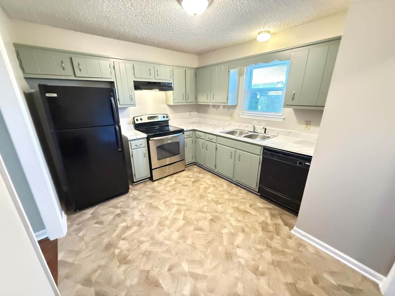605 Alison Ct - Photo 1