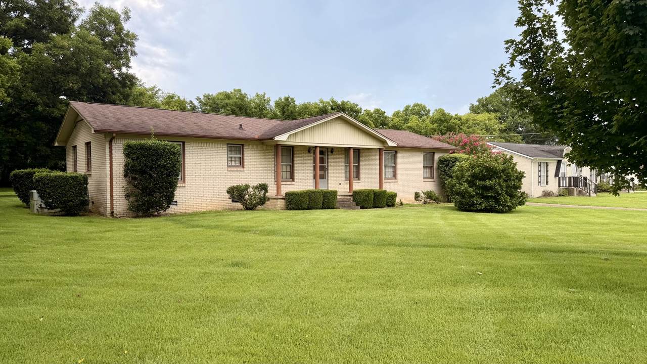 229 Robin Hood Rd - Photo 1