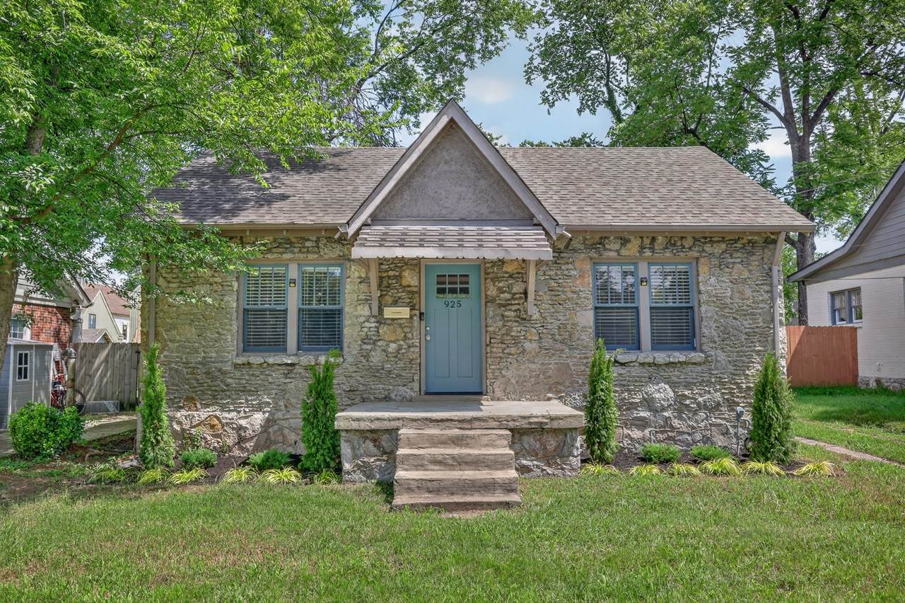 925 W Eastland Avenue - Photo 1