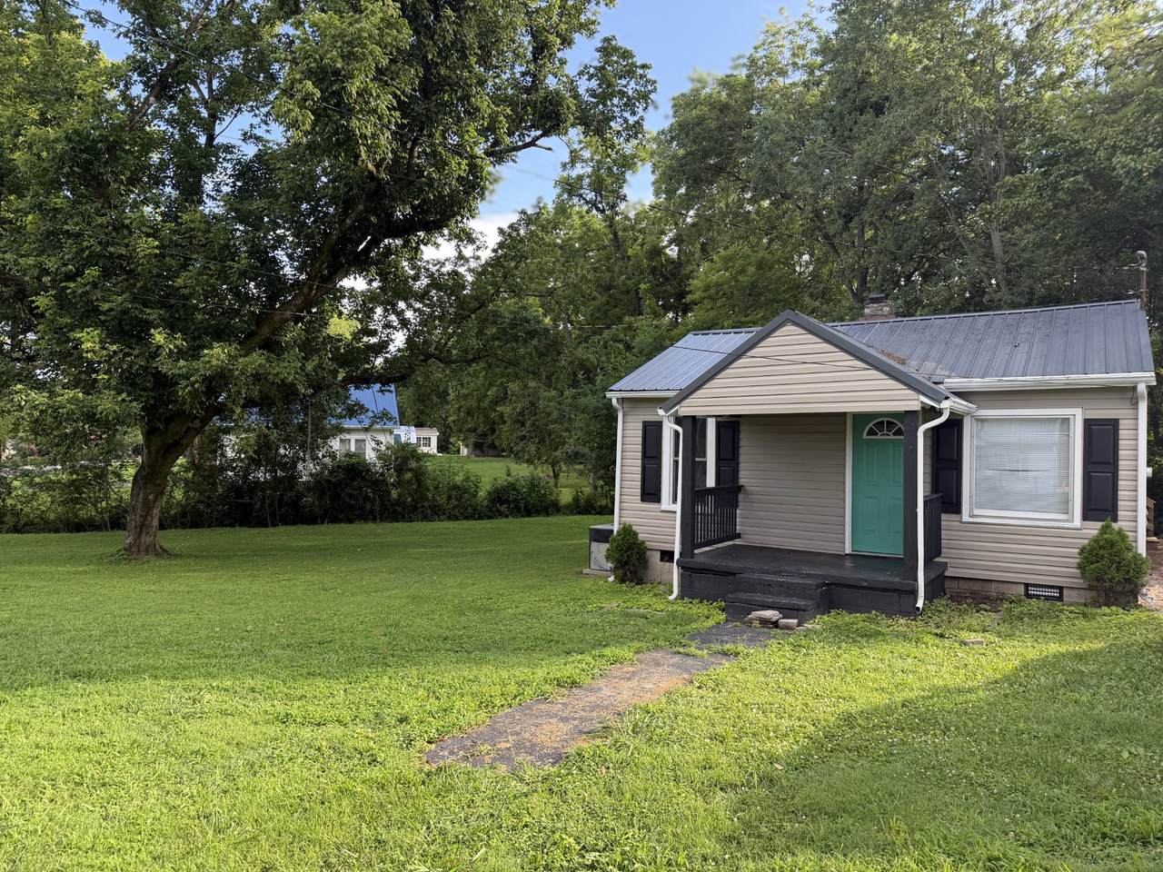 708 S Franklin St - Photo 1