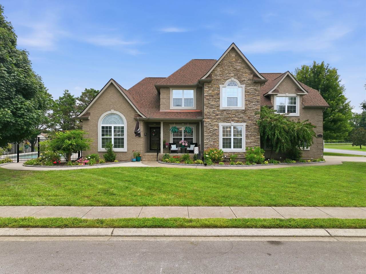 2725 Aristocrate Dr - Photo 1