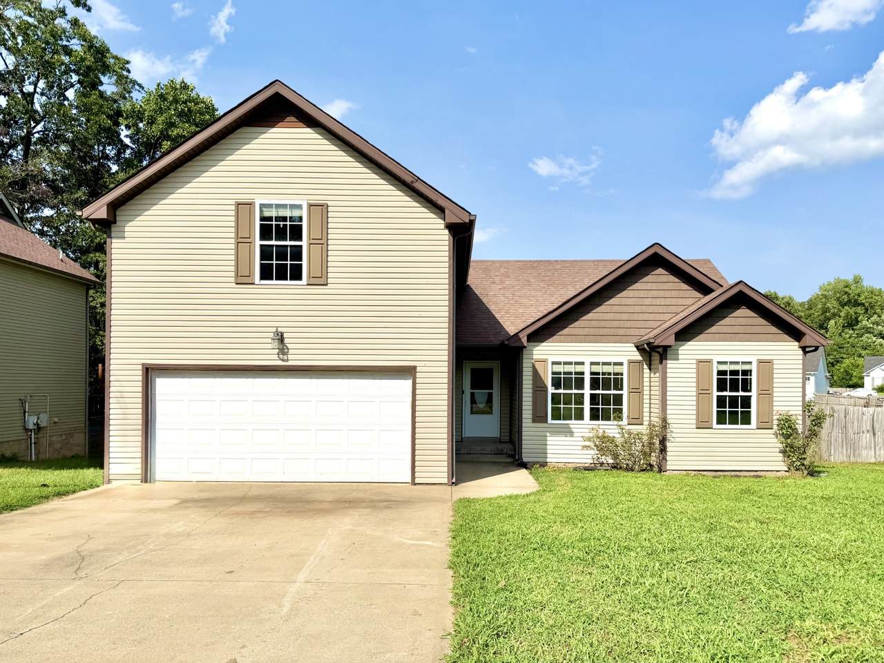 1407 Scrub Oak Dr - Photo 1