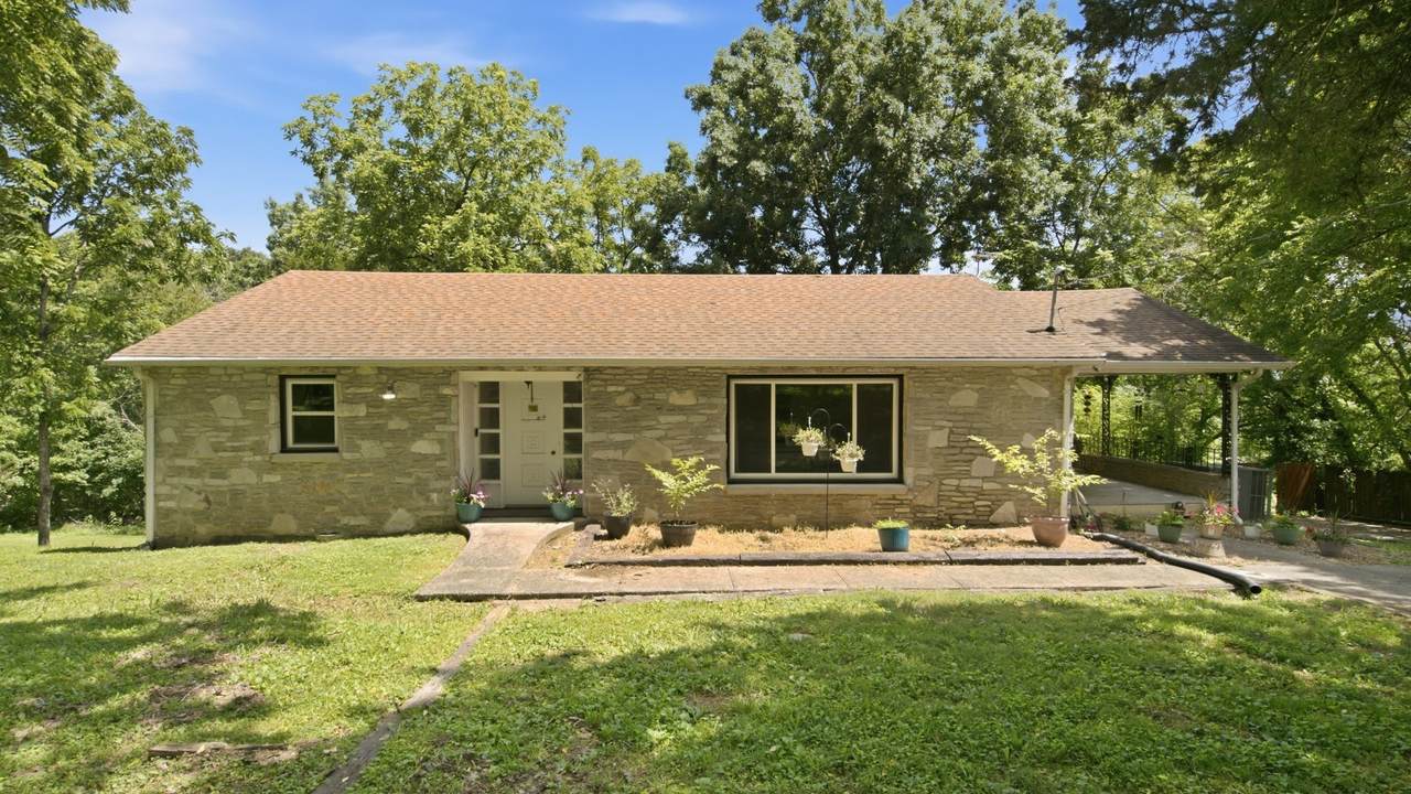 215 Wallace Dr - Photo 1