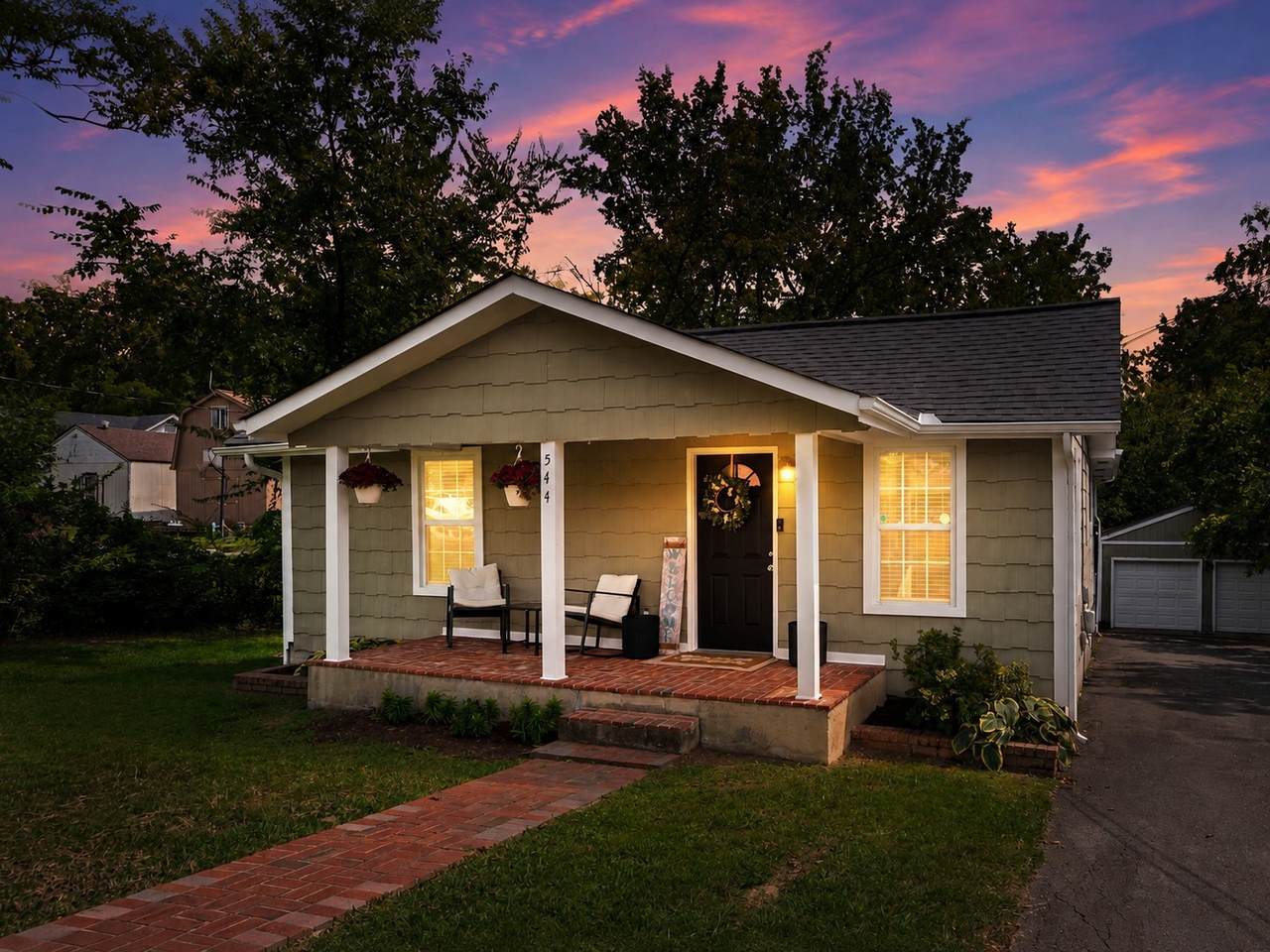 544 Maplewood Ln - Photo 1
