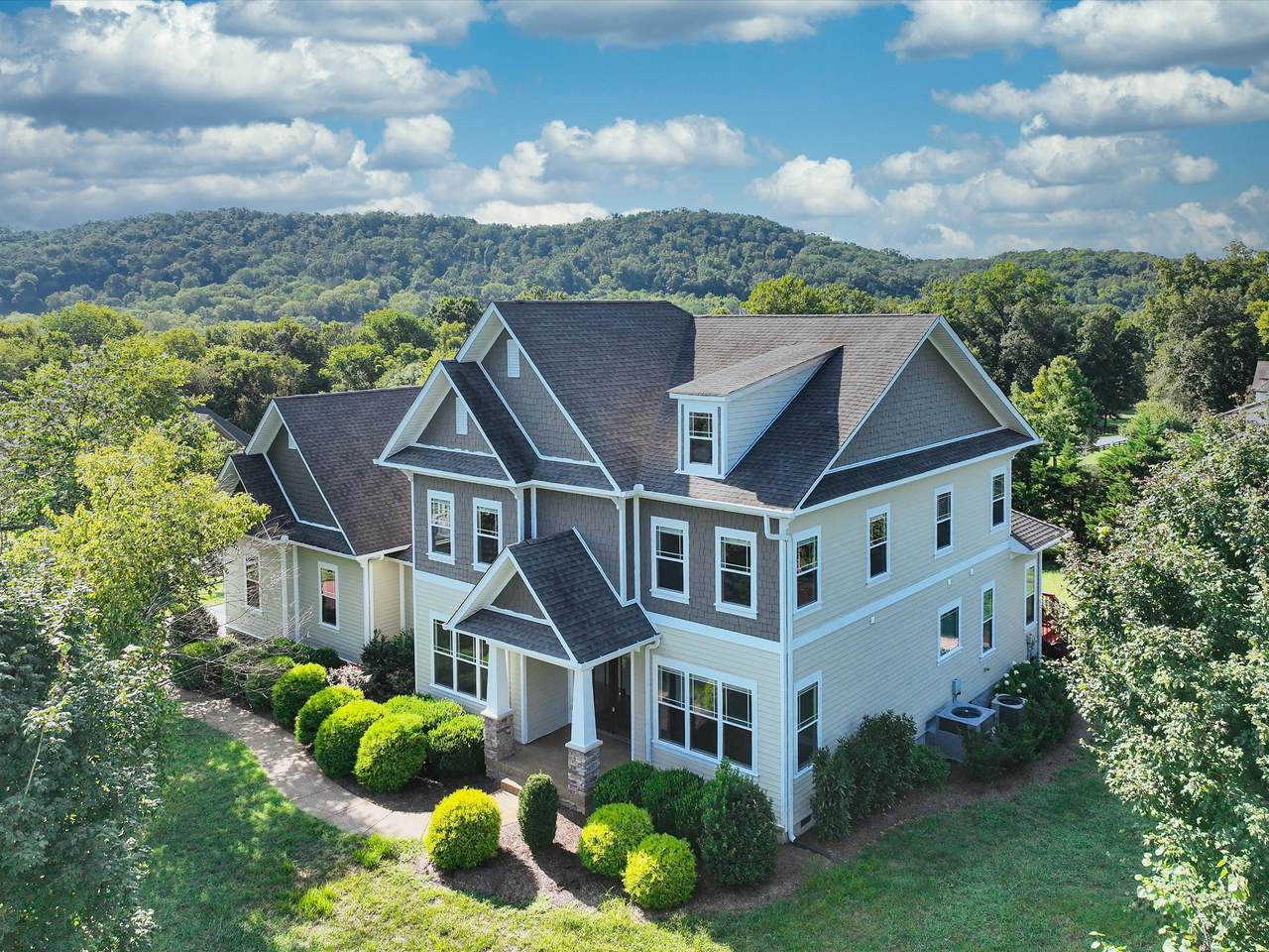 2533 Belle Brook Dr - Photo 1