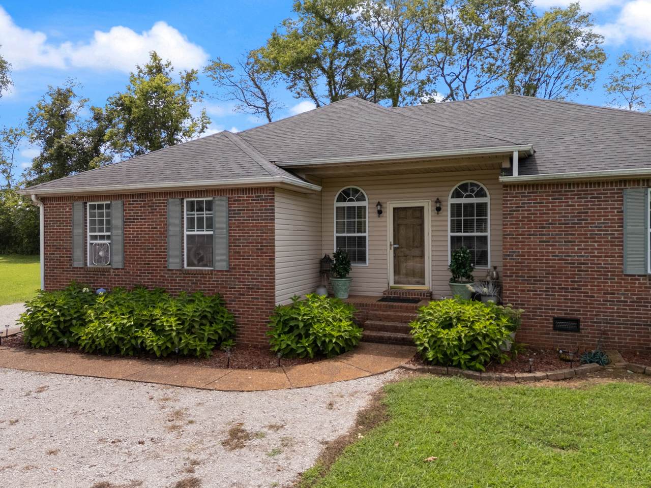 2122 Derrick Rd - Photo 1