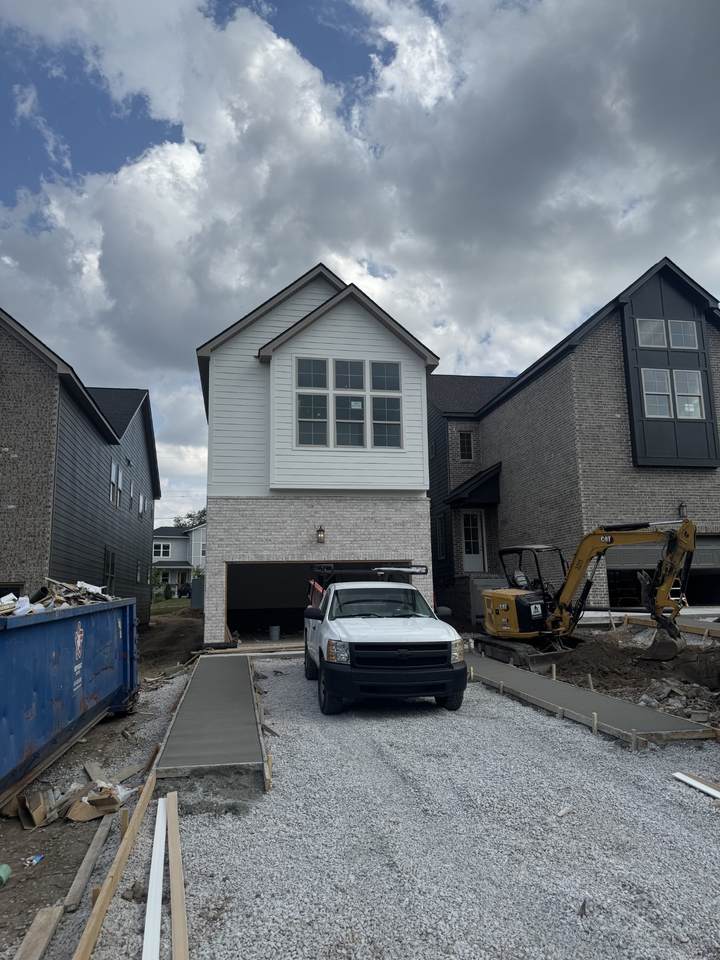 646C James Ave - Photo 1