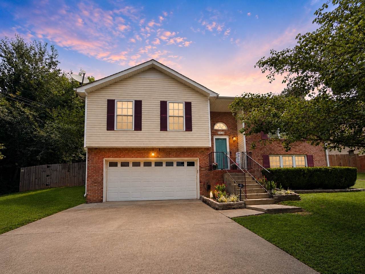 1019 Hedge Apple Dr - Photo 1