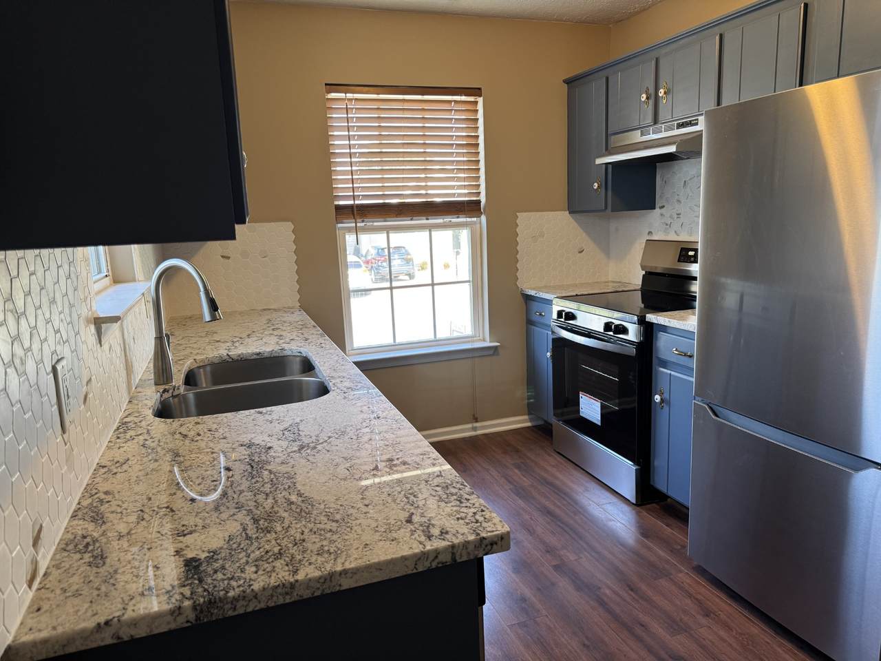 1204 Lakewalk Dr - Photo 1