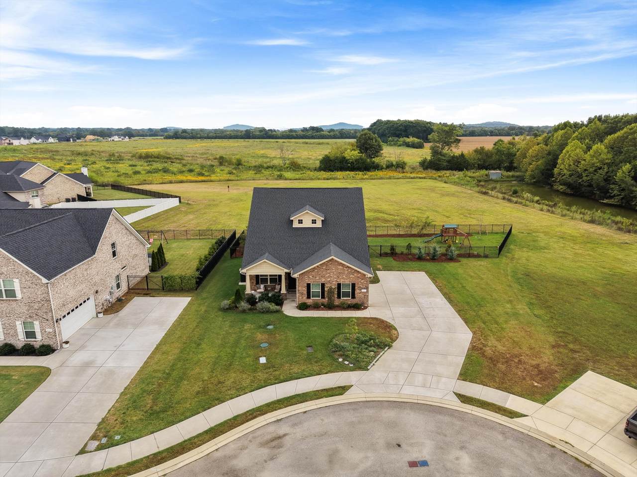 611 Hawkeye Ct - Photo 1