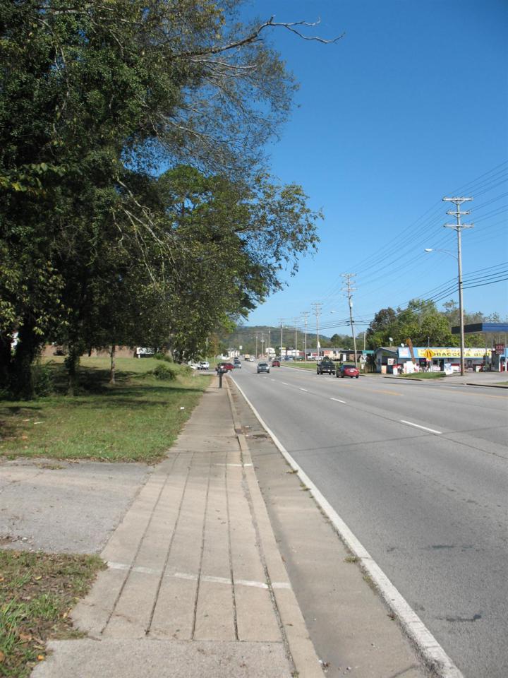 902 W Main St - Photo 1