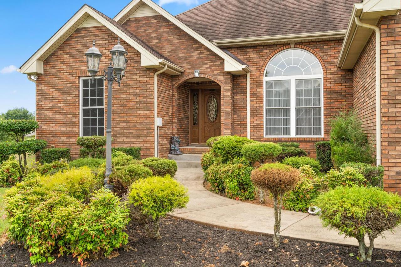 834 Woodstock Ct - Photo 1