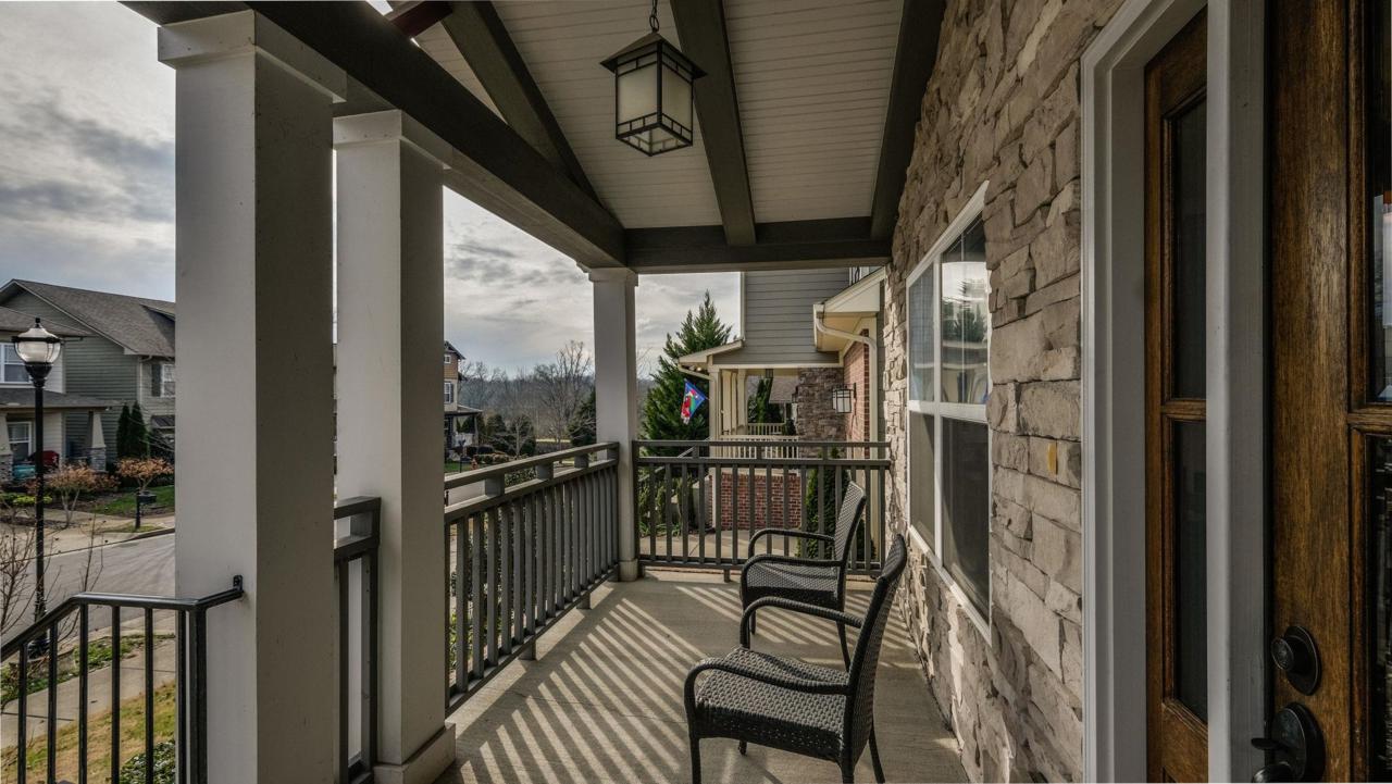 421 Highpoint Ter - Photo 1