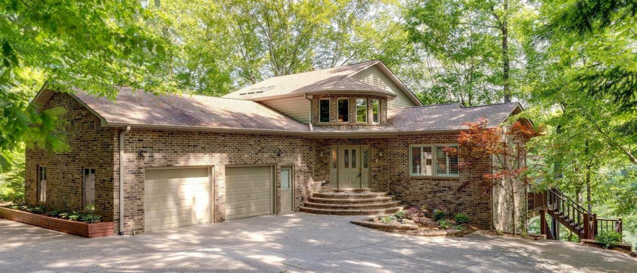 484 Wildwood Cir - Photo 1