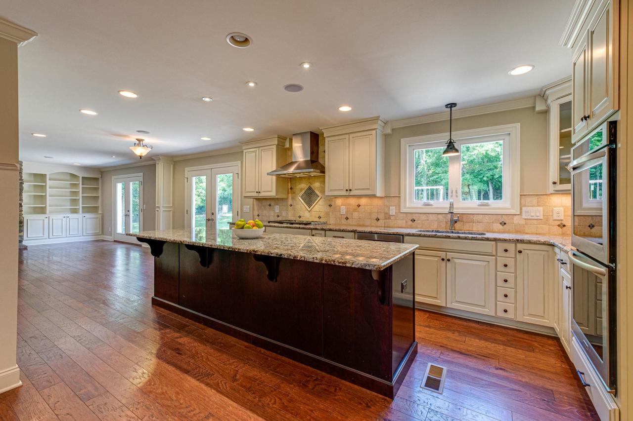 5212 Williamsburg Rd - Photo 1