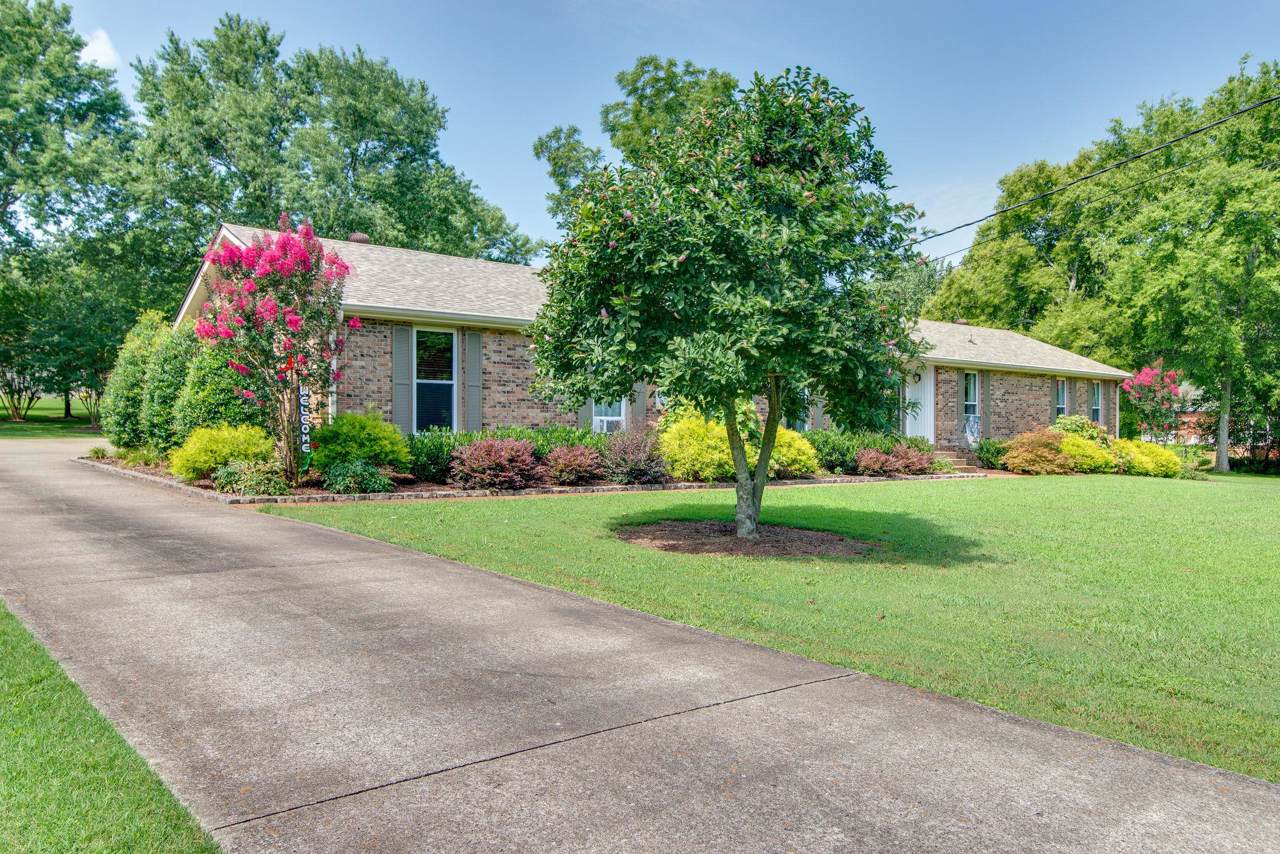 1912 Hampton Dr - Photo 1
