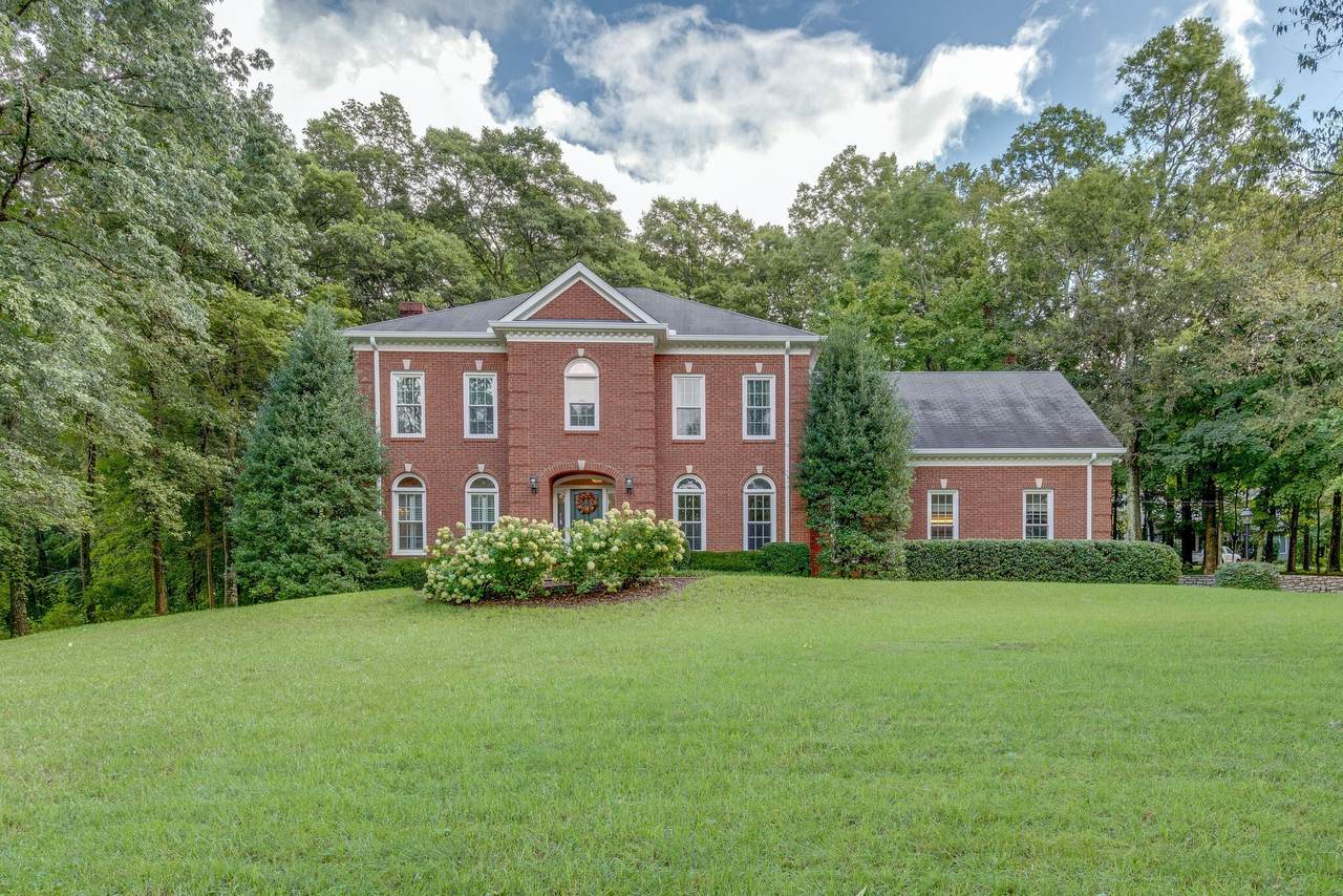 1401 Woodmere Ct - Photo 1