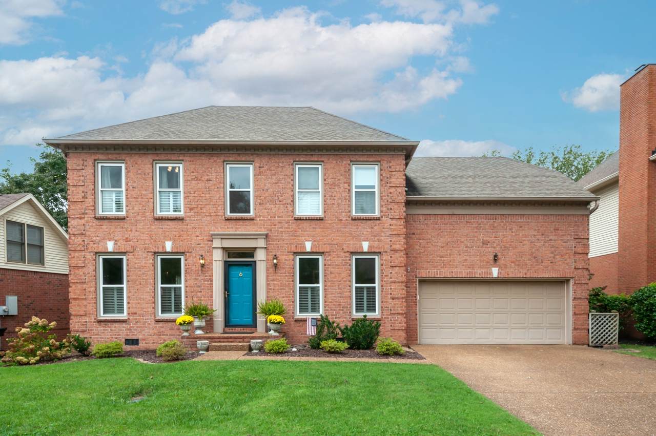 1209 Buckingham Cir - Photo 1