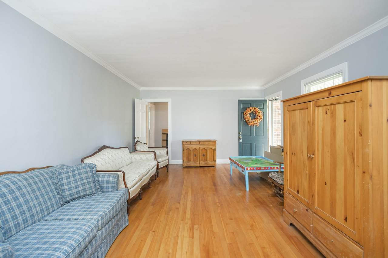 570 Hawkins Dr - Photo 1