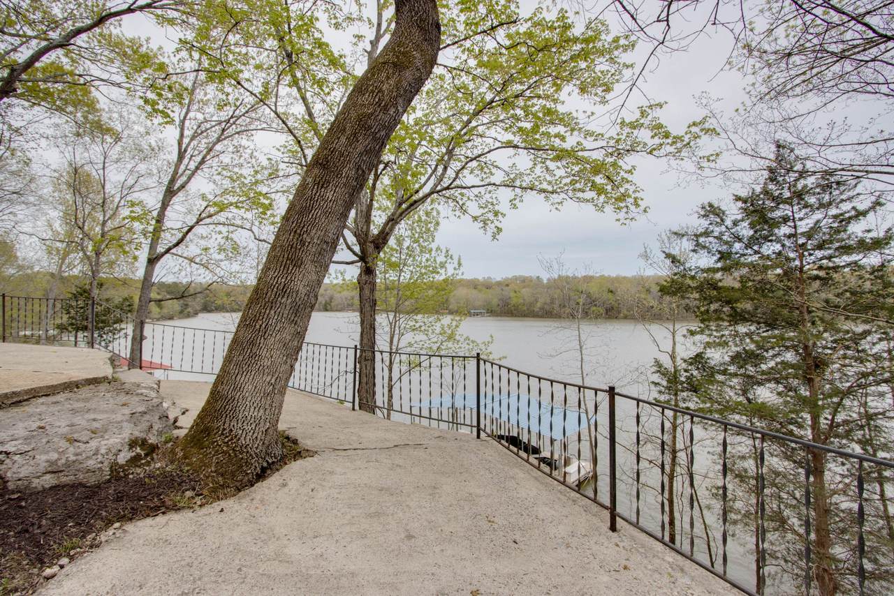 917 Bluff Dr - Photo 1