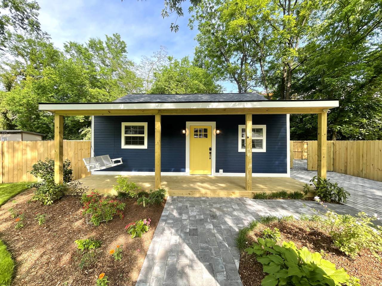 1201 Montgomery Ave - Photo 1