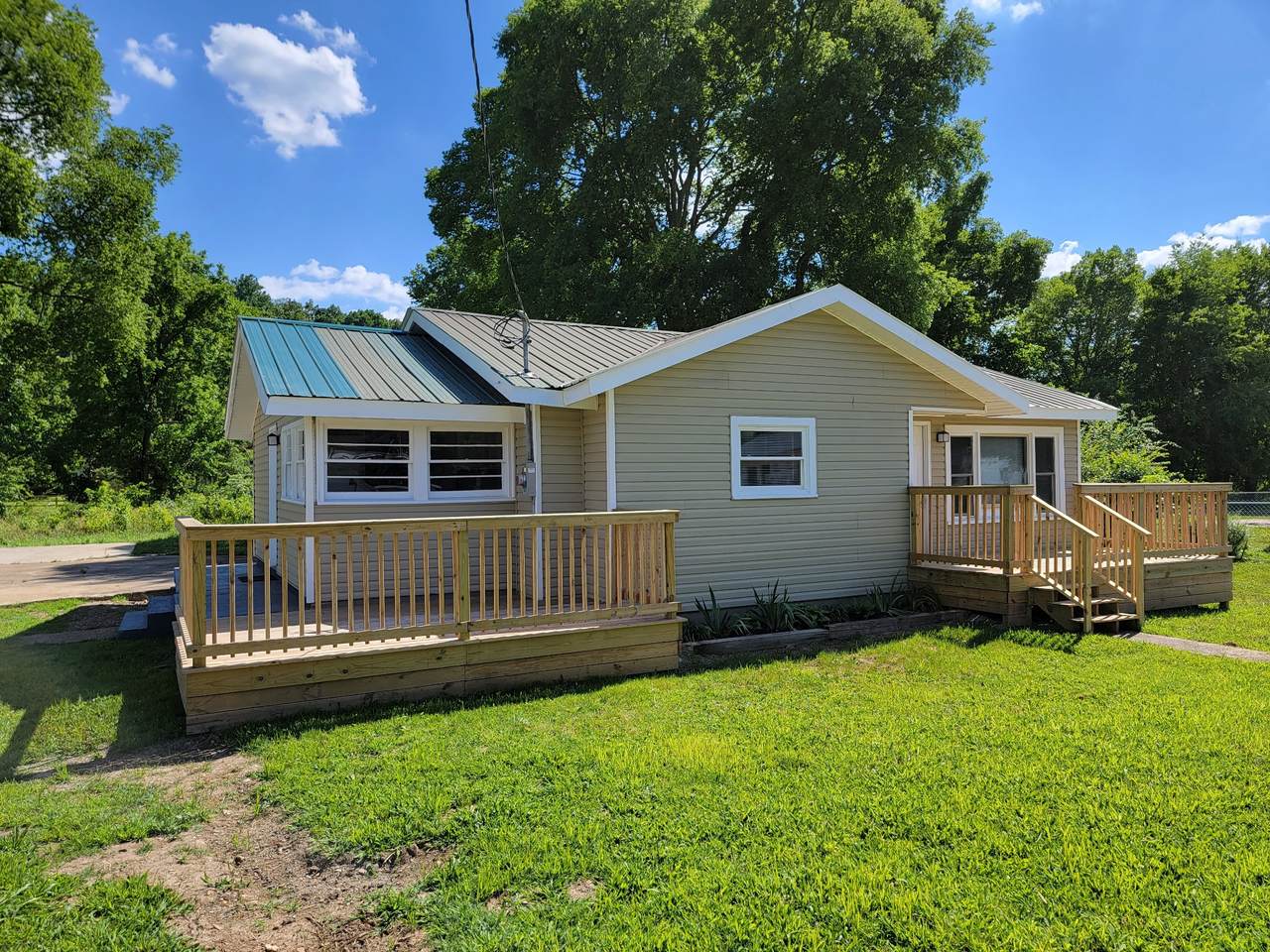 126 Joe St - Photo 1