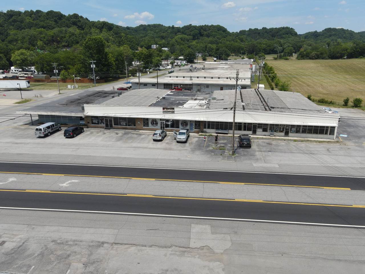 1212 Louisville Hwy - Photo 1