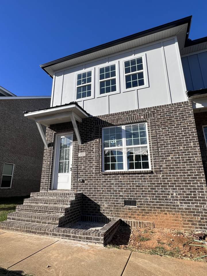 132 Savannah Ave - Photo 1