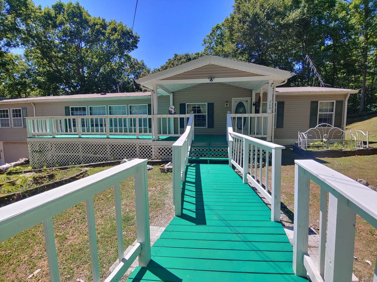 200 Highland Ln - Photo 1