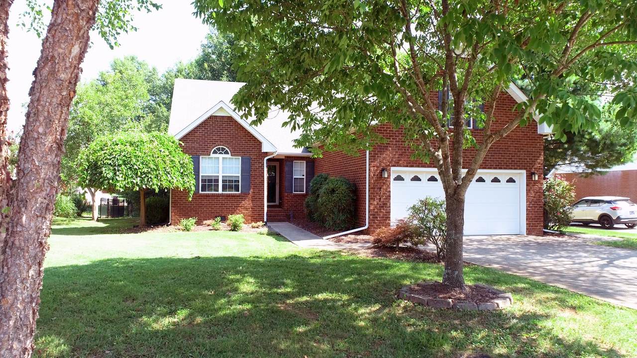 828 Renaissance Ave - Photo 1
