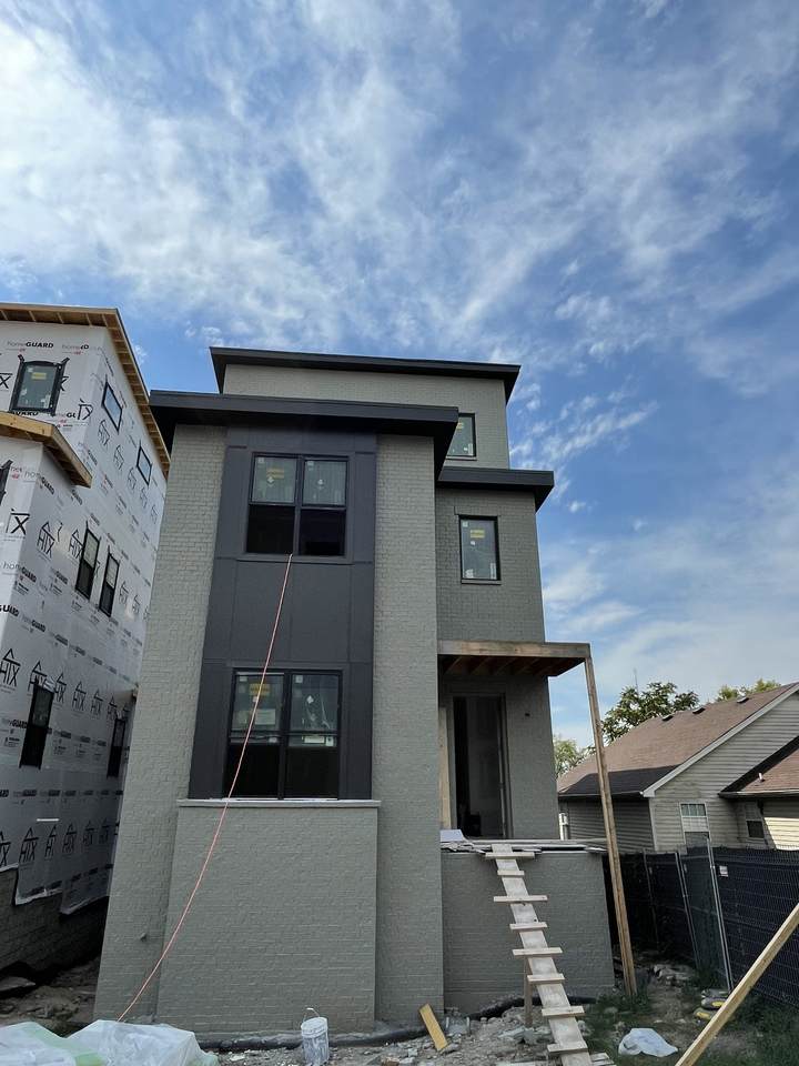 1013 Argyle Ave - Photo 1