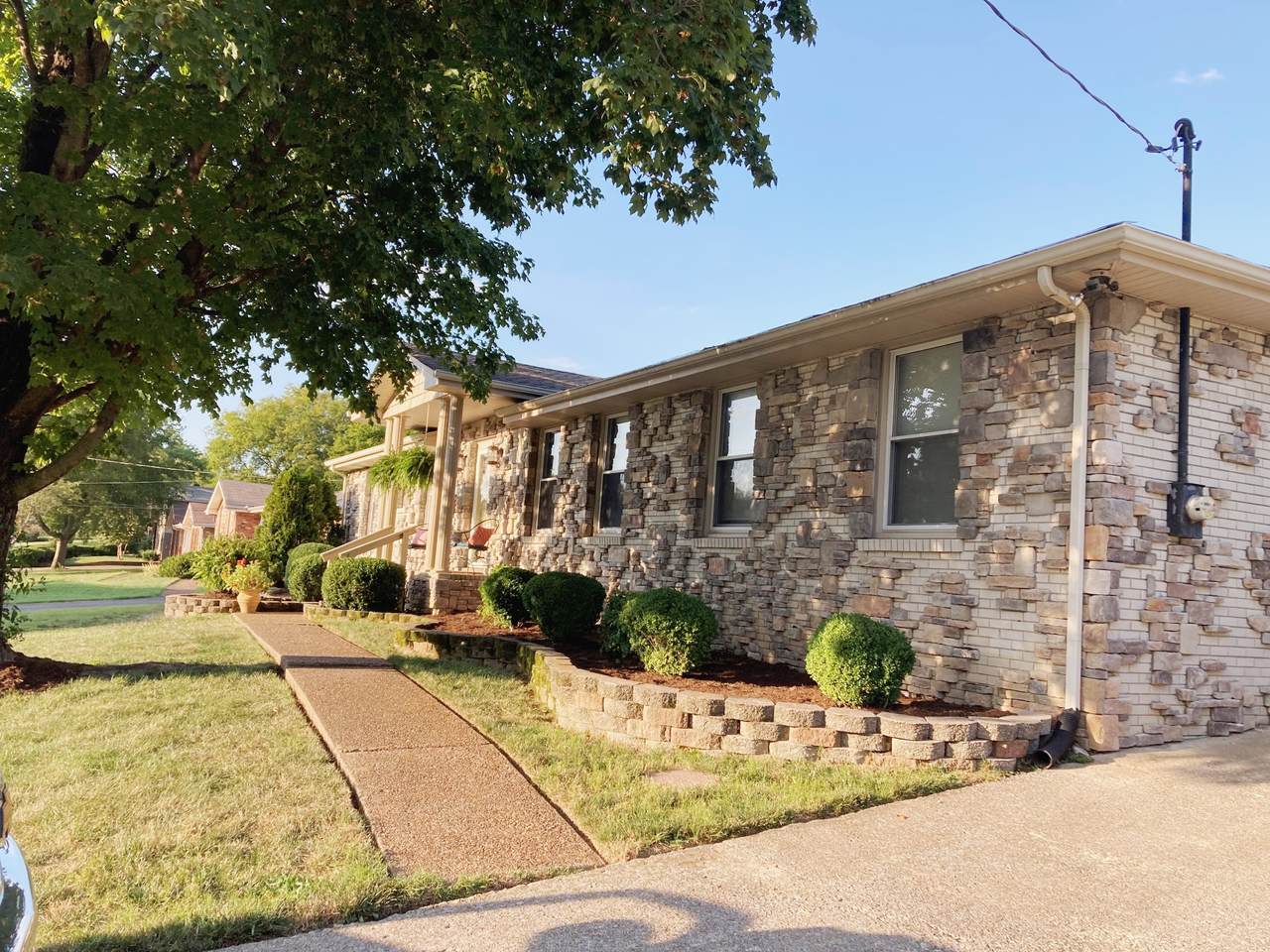 325 Donna Dr - Photo 1
