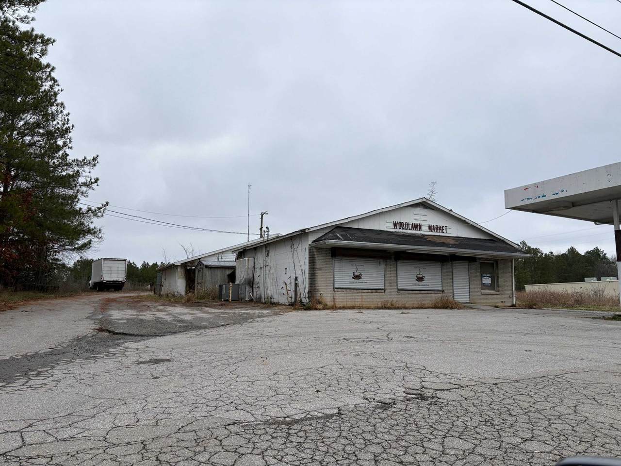 2855 Woodlawn Rd - Photo 1