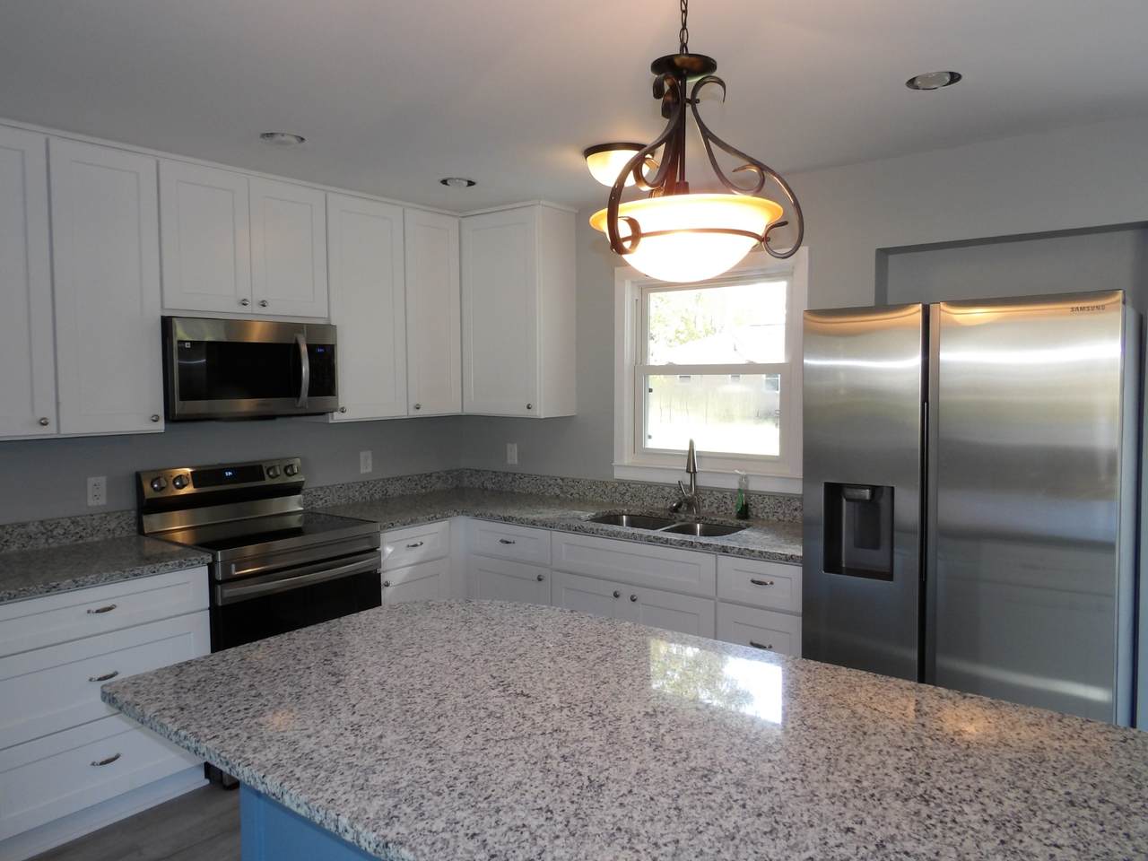 114 Sutton Ave - Photo 1