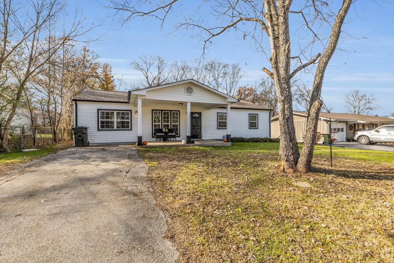 208 Robert E Lee St - Photo 1