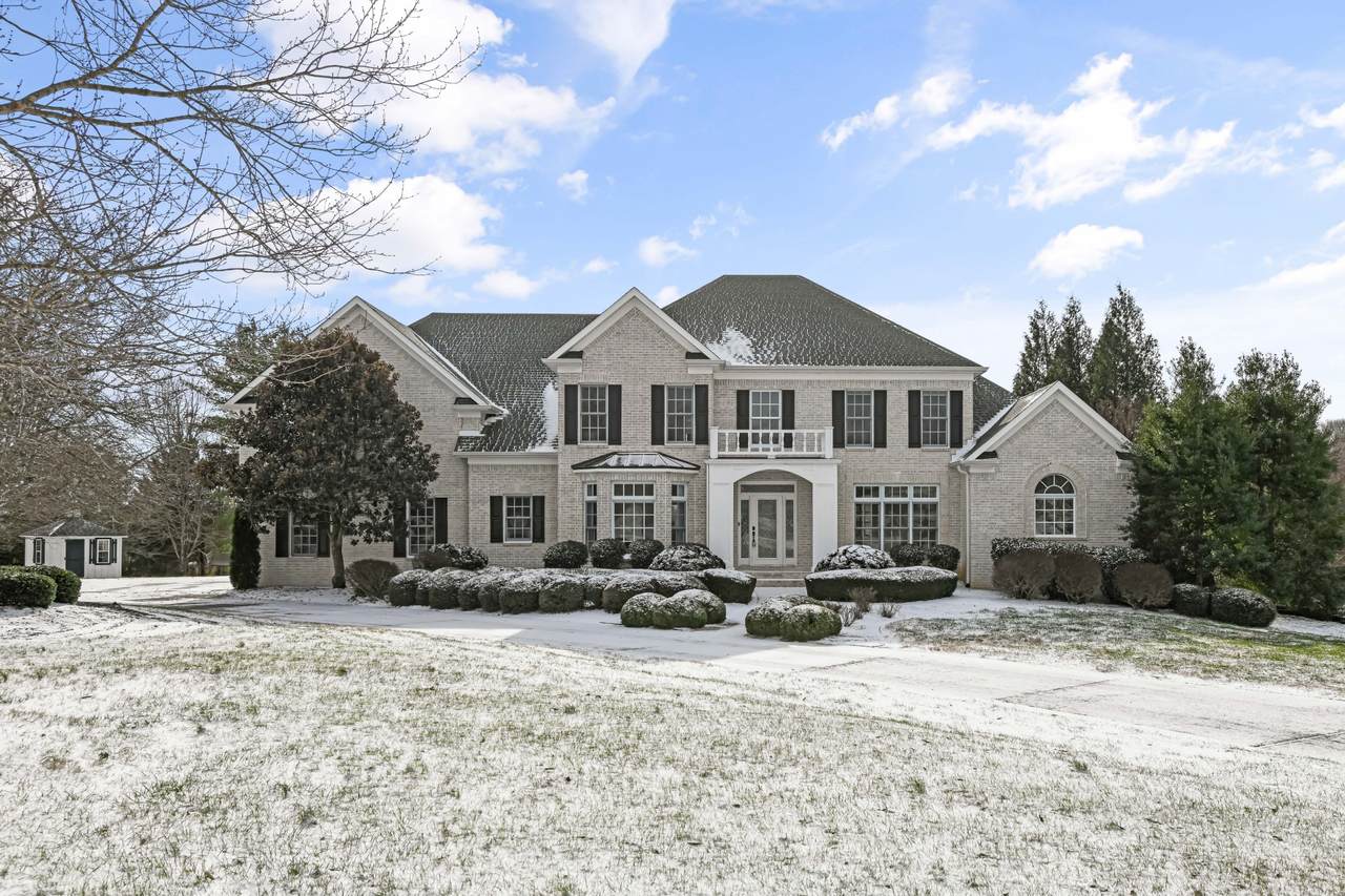 6050 Saddleview Dr - Photo 1