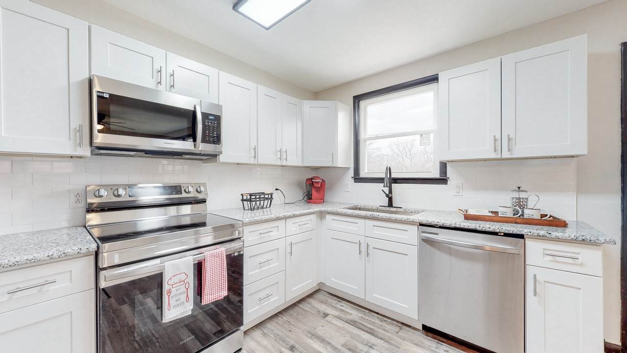 3221 Panorama Dr - Photo 1