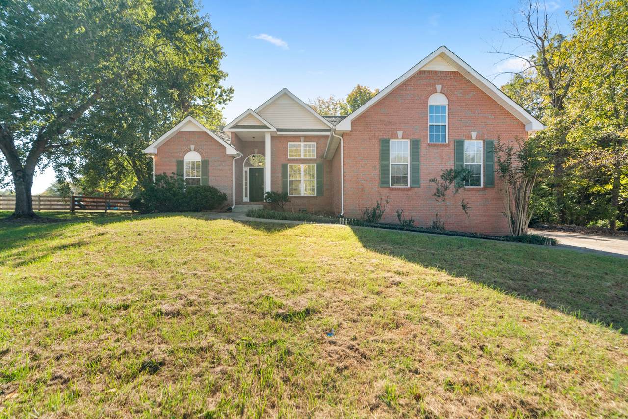 846 Brick Ct - Photo 1